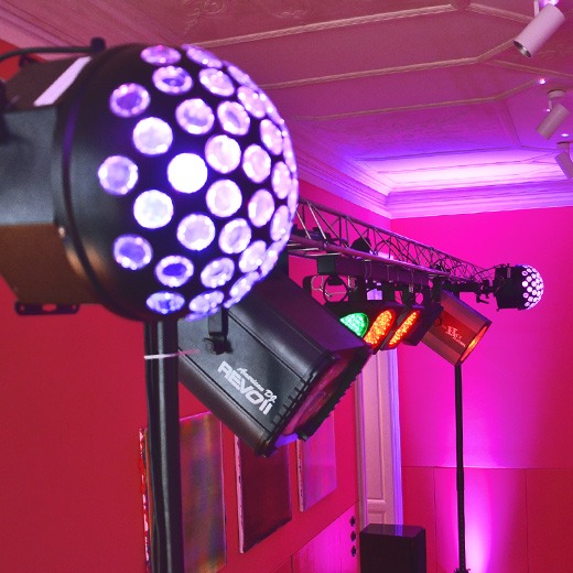 bunte Lichtanlage mit Partytechnik, Lichttechnik und Tontechnik von VEITLIGHT®